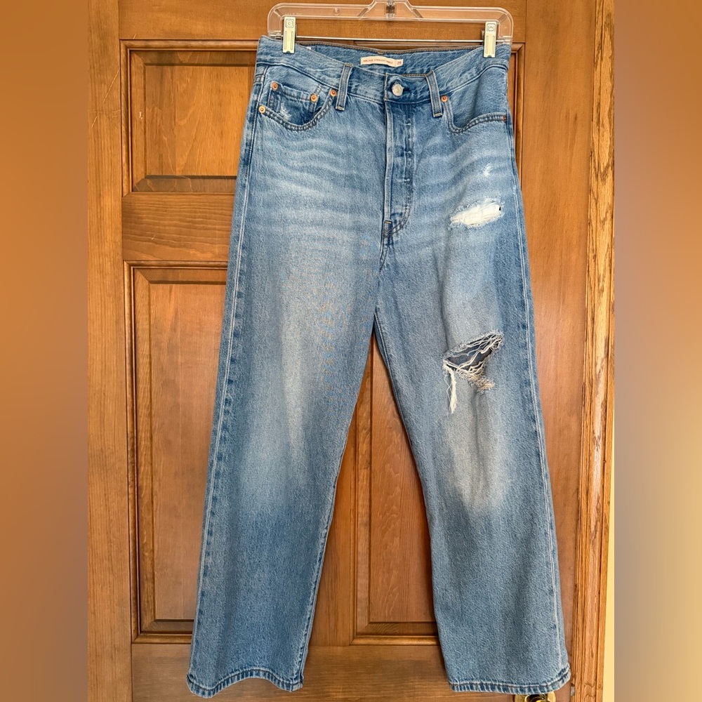 Women's Distressed Blue Cropped Jeans